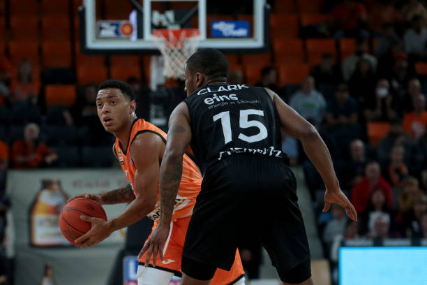 占据薪资空 占据薪资空